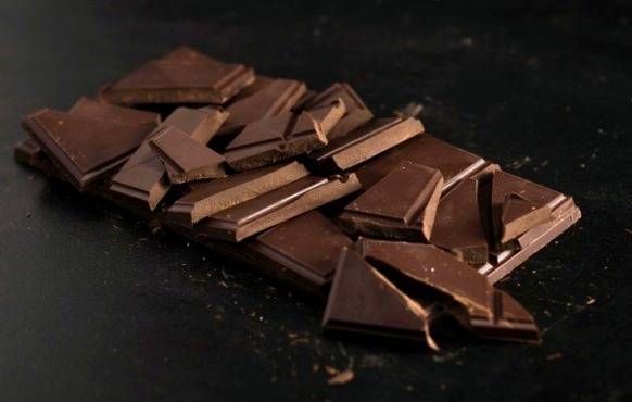 فواید خوردن شکلات و تاثیرات آن روی مغز - وبسایت بستنی نوبهار
