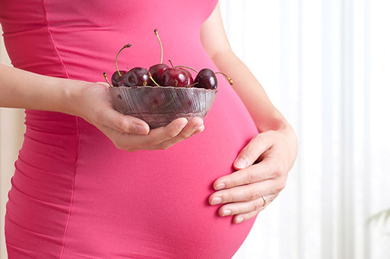 خواص و مضرات خوردن گیلاس در دوران بارداری چیست؟