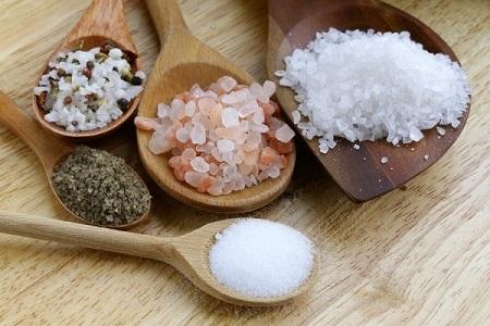 آشنایی با 9 ادویه طبیعی و مناسب جایگزین نمک